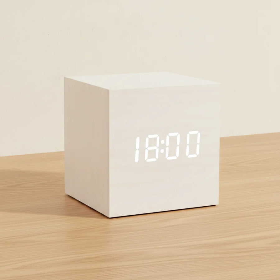 Réveil bois cube design