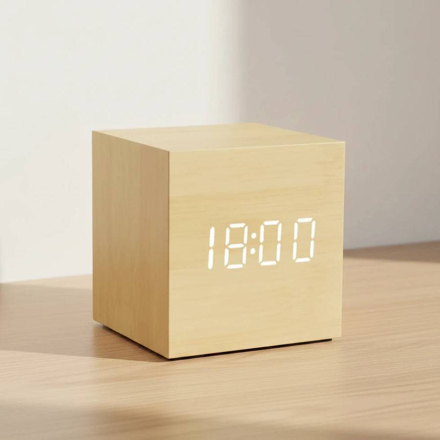 Réveil bois cube design