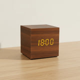 Réveil bois cube design