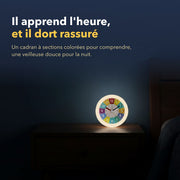 Réveil éducatif veilleuse intégrée en situation dans une chambre d'enfant