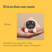 Les dimensions du réveil enfant jour et nuit pêche, tenu dans une main