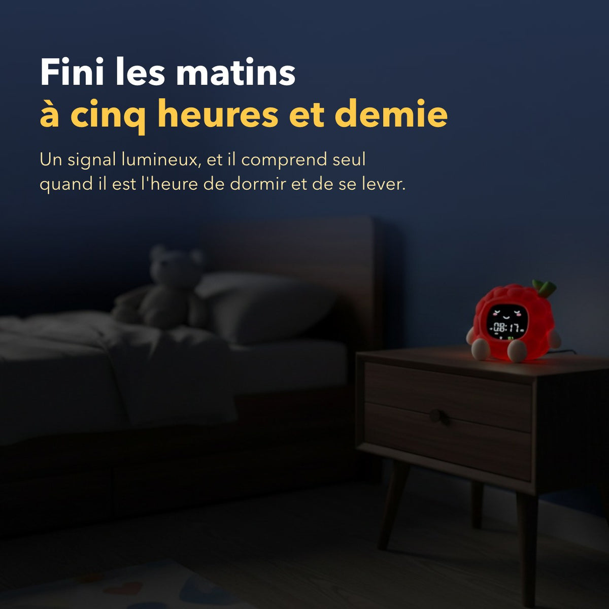 Réveil jour et nuit enfant veilleuse framboise en situation dans une chambre d'enfant